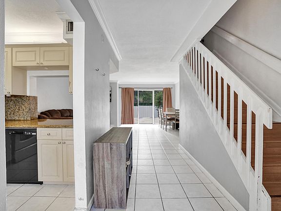 5th image of 211 Foxtail Drive #C
