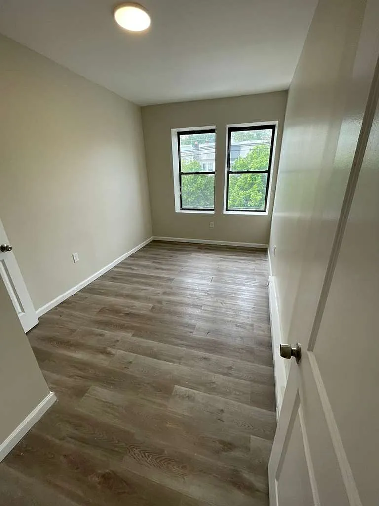 4 bed, $2,250 — Photo 4
