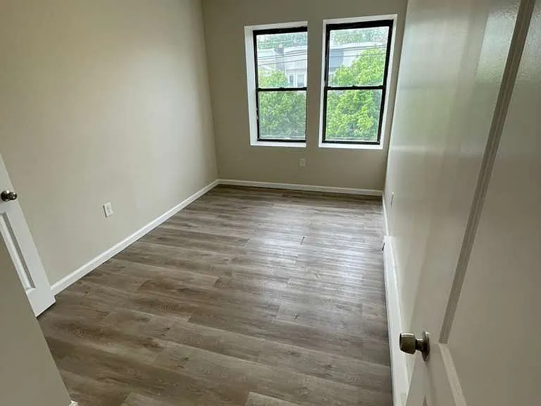 383 Avon Ave #3R — Photo 4