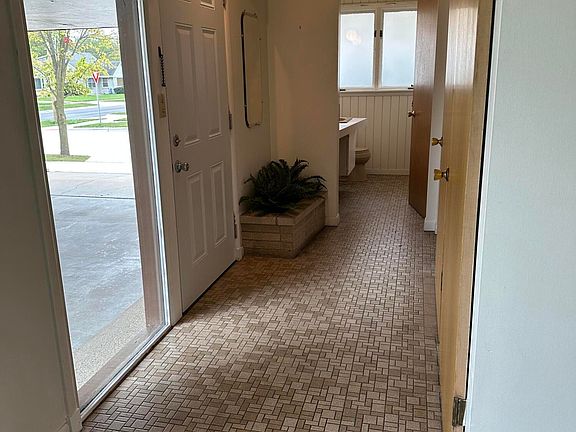 4th image of 2810 Willa Dr