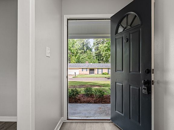 5th image of 9433 Garfield Dr
