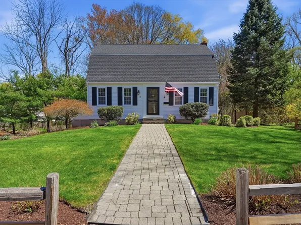 70 Elm St, Hingham, MA 02043