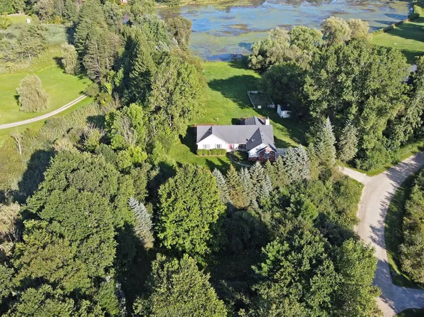 1025 Meadow Lake Ln, Ortonville, MI 48462