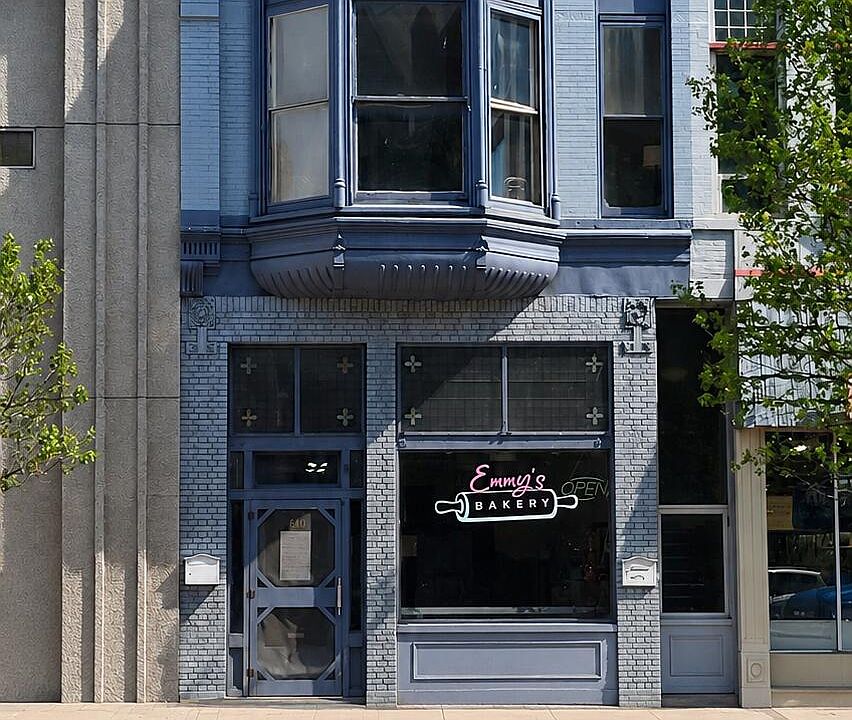 1st image of 810 Lincolnway