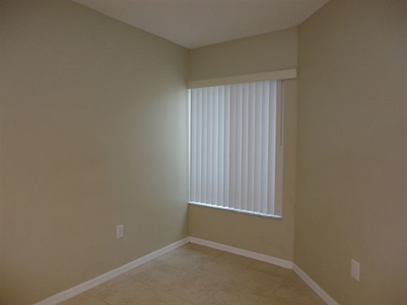 4th image of 521 Scarlet Maple Ct