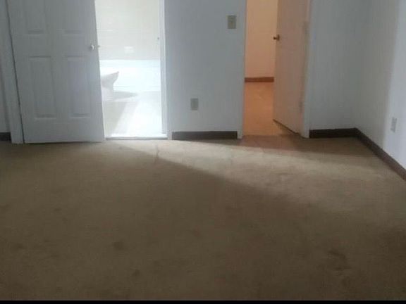 2nd image of 1481 Stoneleigh Cir