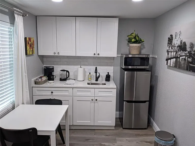 4538 W Minnehaha St #B — Photo 3
