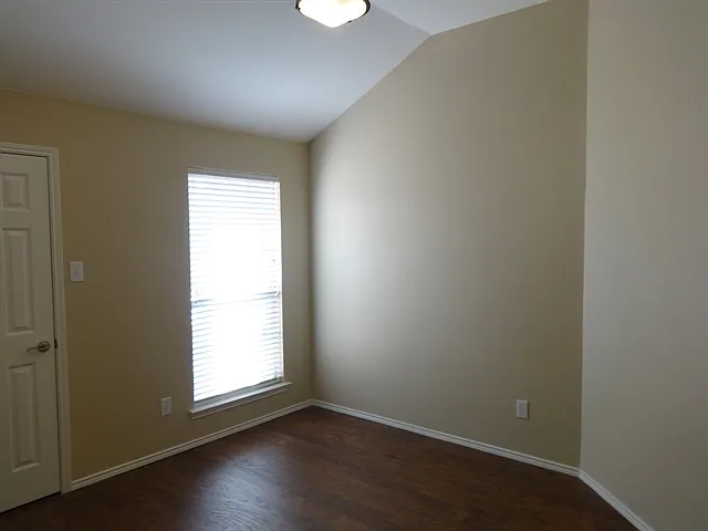 1220 Ridgeway Dr — Photo 7