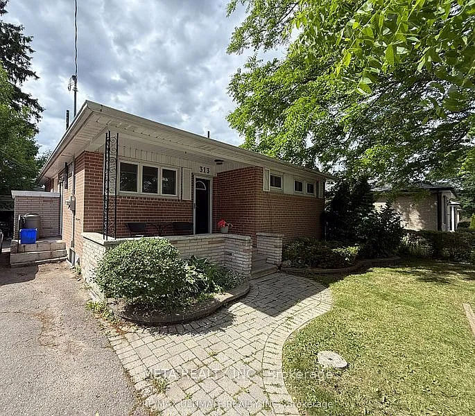 Building Photo - 313 Rossland Rd W #LOWER