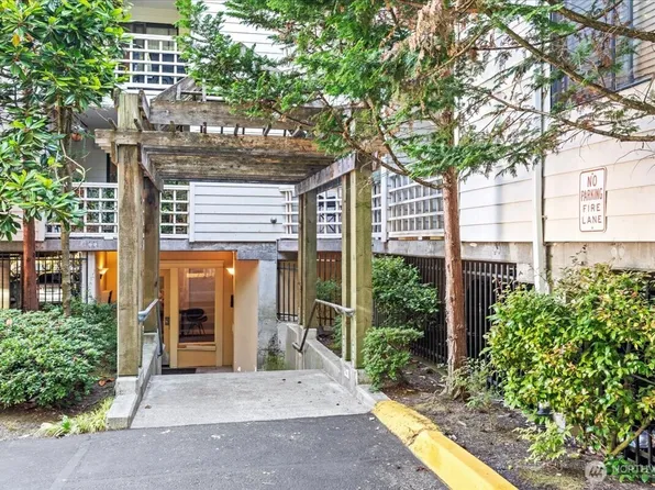 700 N 160th Street #A316, Shoreline, WA 98133