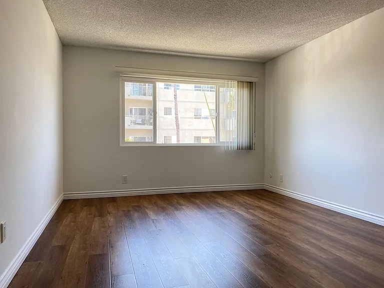130 S. Flores St. — Photo 15
