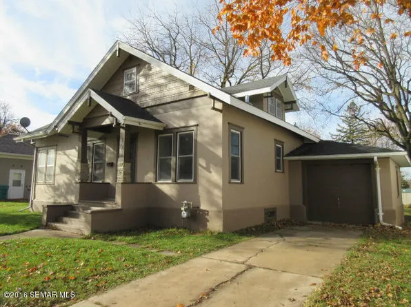 1064 S Oak Ave, Owatonna, MN 55060