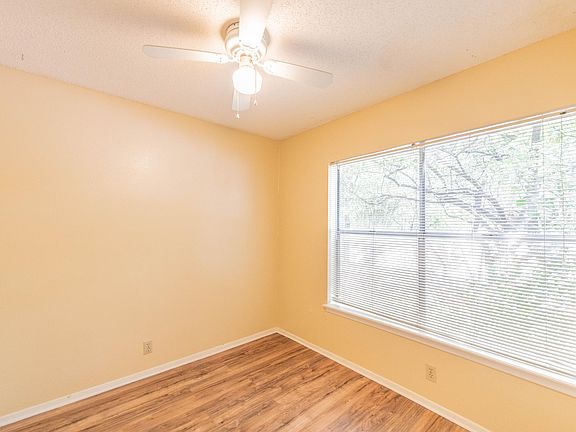 3rd image of 701 E Woodlawn Ave APT 2