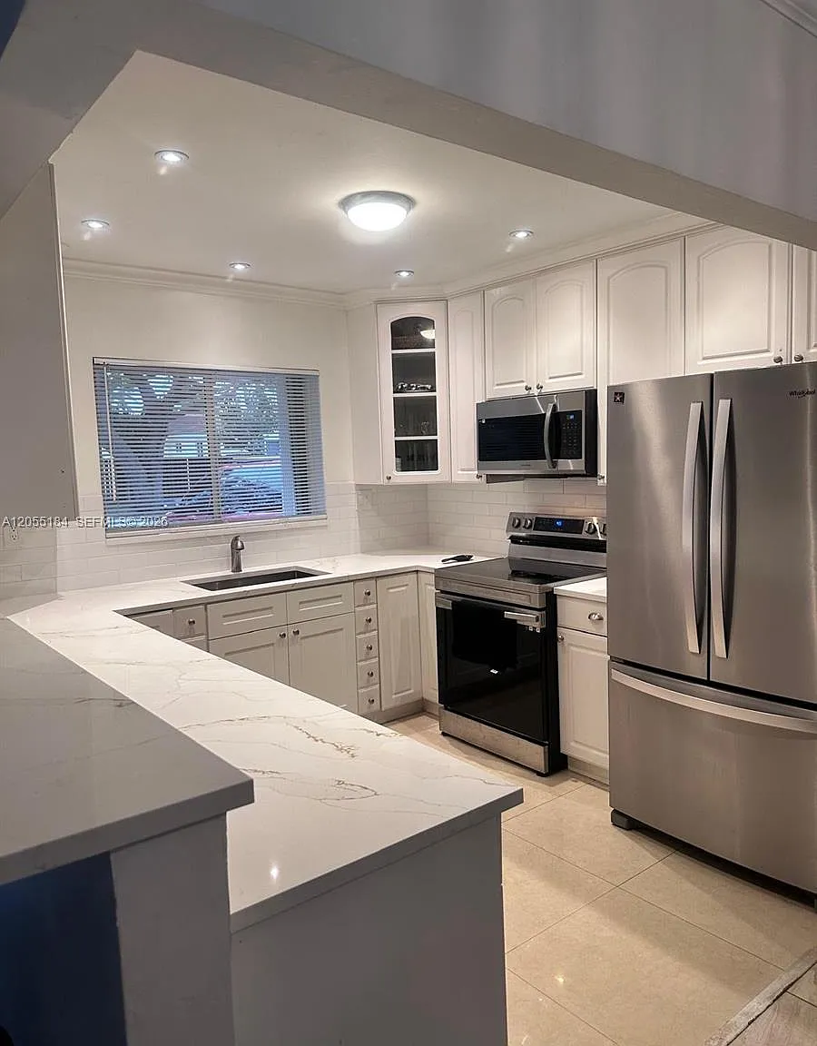 3 bed, 2.5 bath, $4,900 — Photo 4
