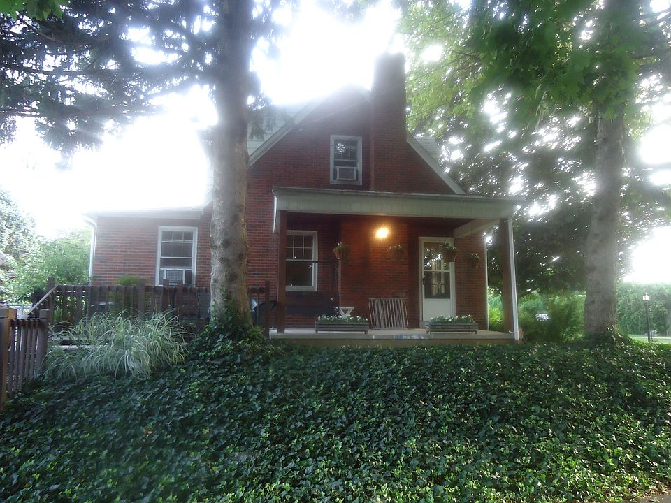 2nd image of 555 S 4th St