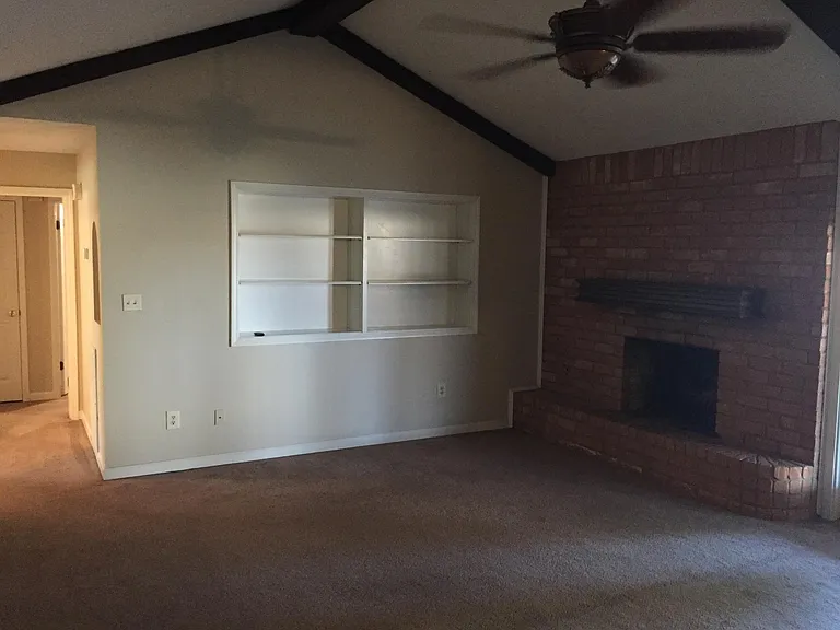 1819 Leona Dr — Photo 2