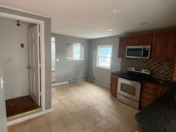5th image of 25 Newport Ave