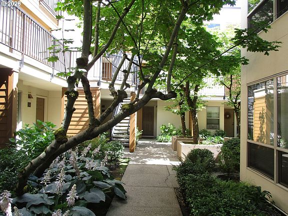 2nd image of 1535 SW Clay St APT 304