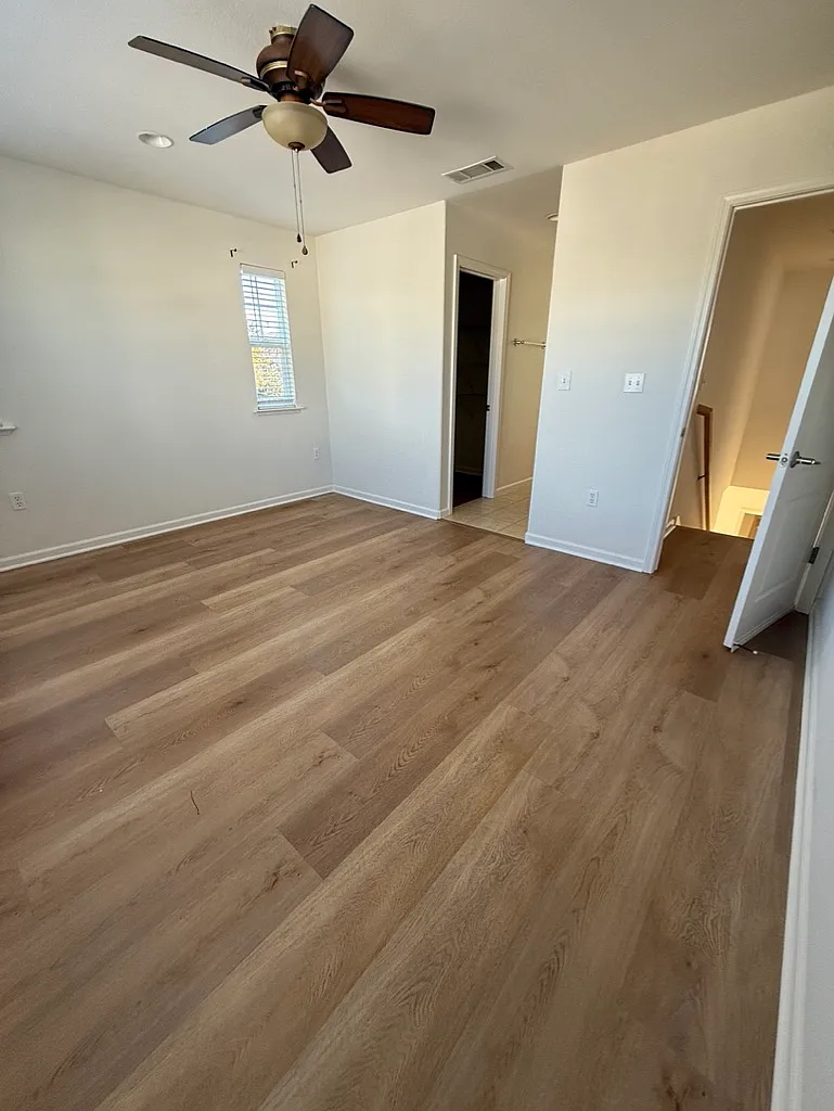 3 bed, 2.5 bath, 1351 sqft, $3,150 — Photo 2