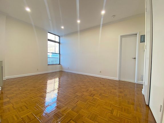 2nd image of 304 W 92nd St APT 6K