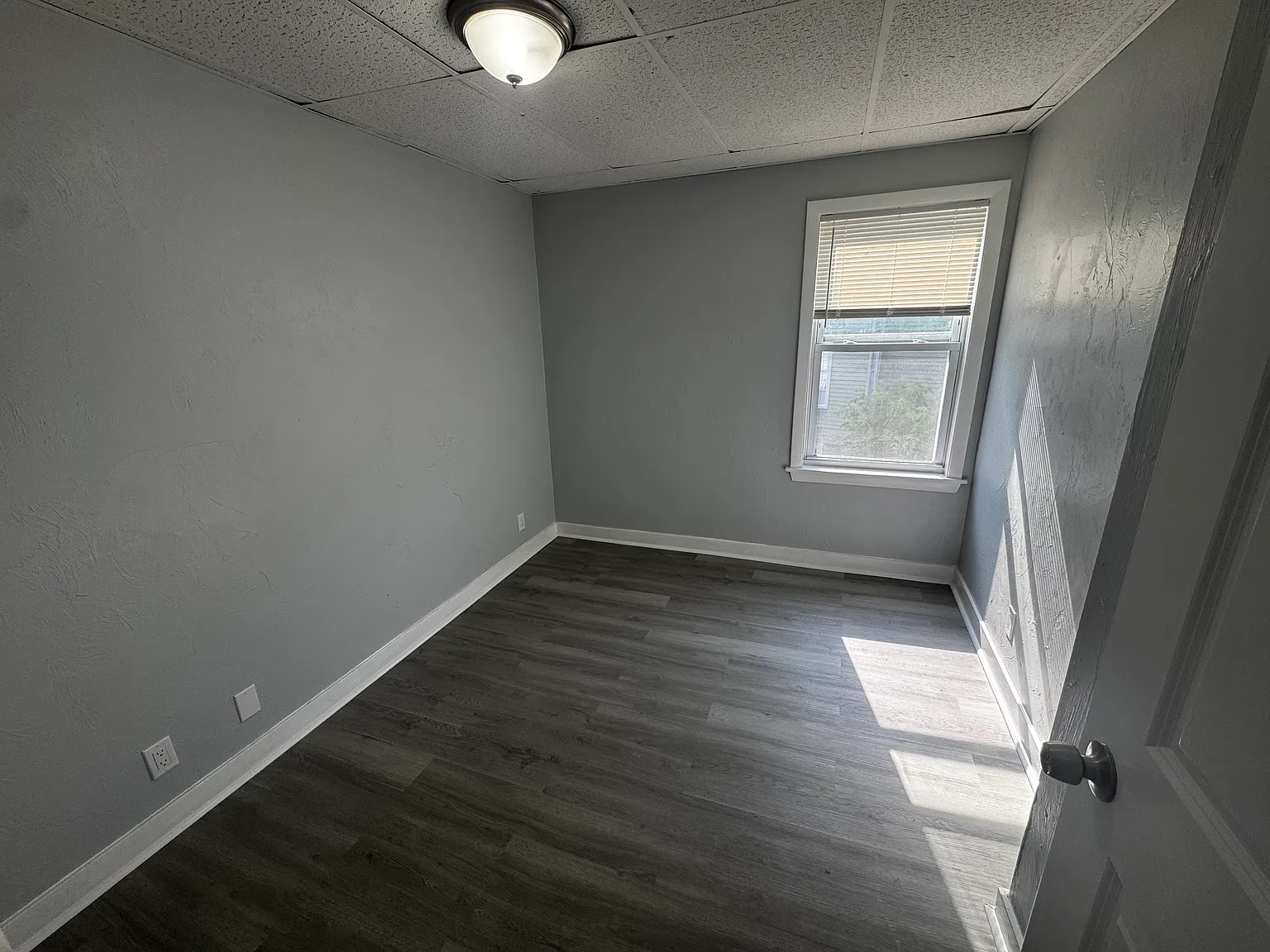 4 bed, 1332 sqft, $2,400 — Photo 3