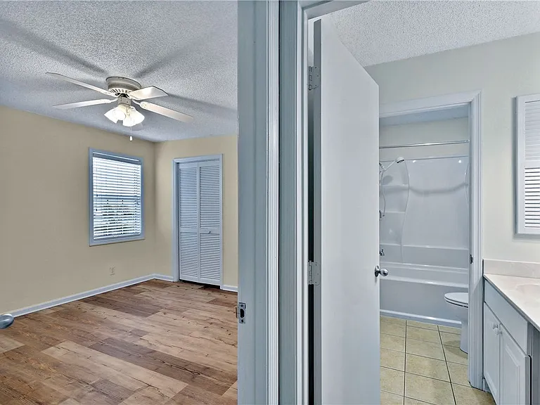 907 E Island Square Dr — Photo 12