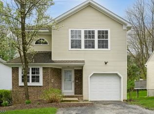 7 Cliffside Ct, Hamburg, NJ 07419