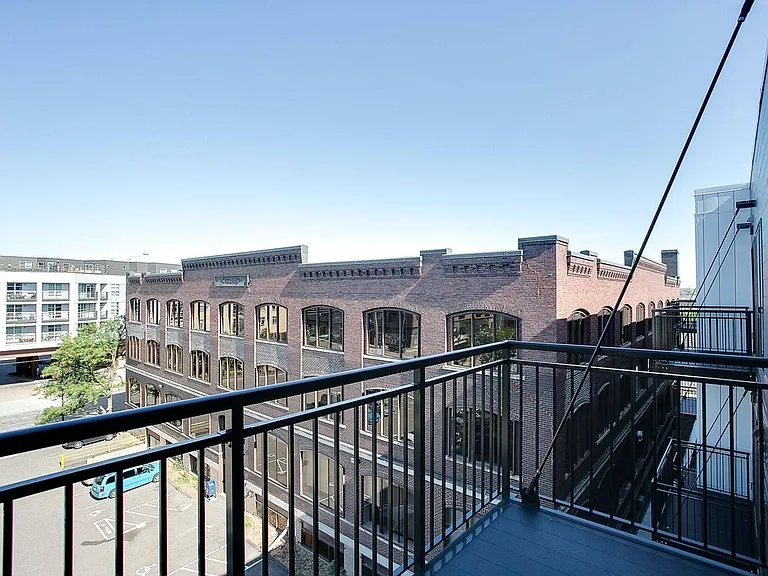 2227-University-Ave-W-Portfolio-036