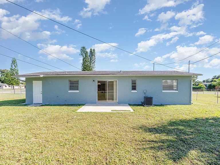 557 Cox St — Photo 20