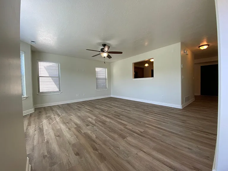 642 Trejo St — Photo 3