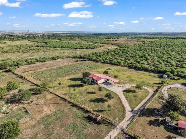 1509 ENGEL RD, Marion, TX 78124
