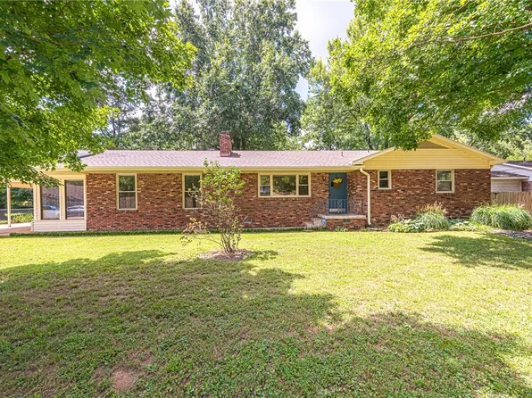 1501 E Stubblefield Rd, Fayetteville, AR 72703