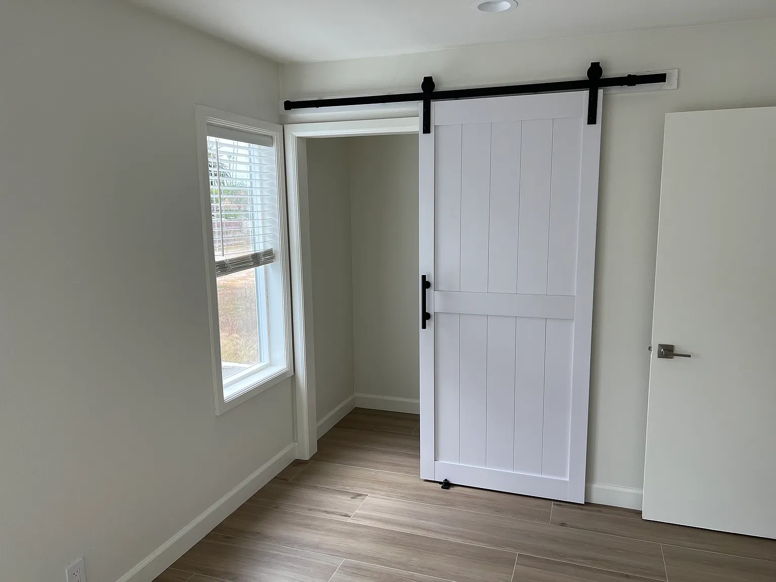 2 bed, 1000 sqft, $4,100 — Photo 2