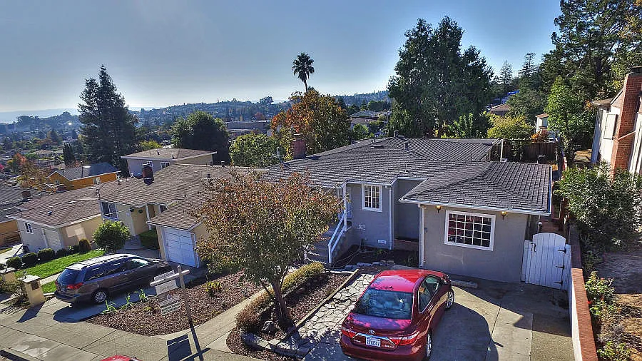 18435 Plymouth Dr photo 1