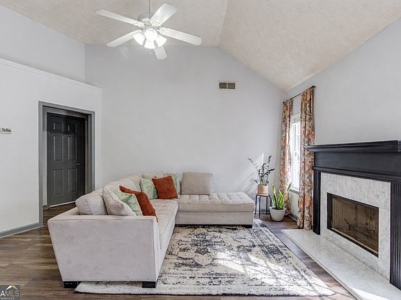 3rd image of 925 Tigers Way