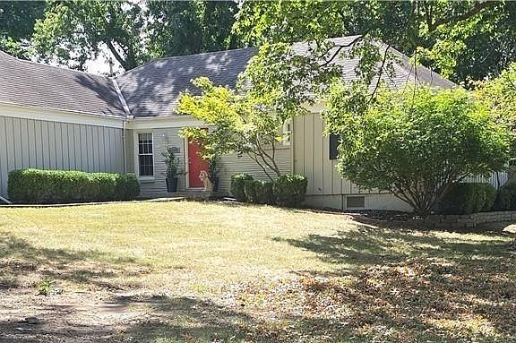3rd image of 8100 Beverly Dr