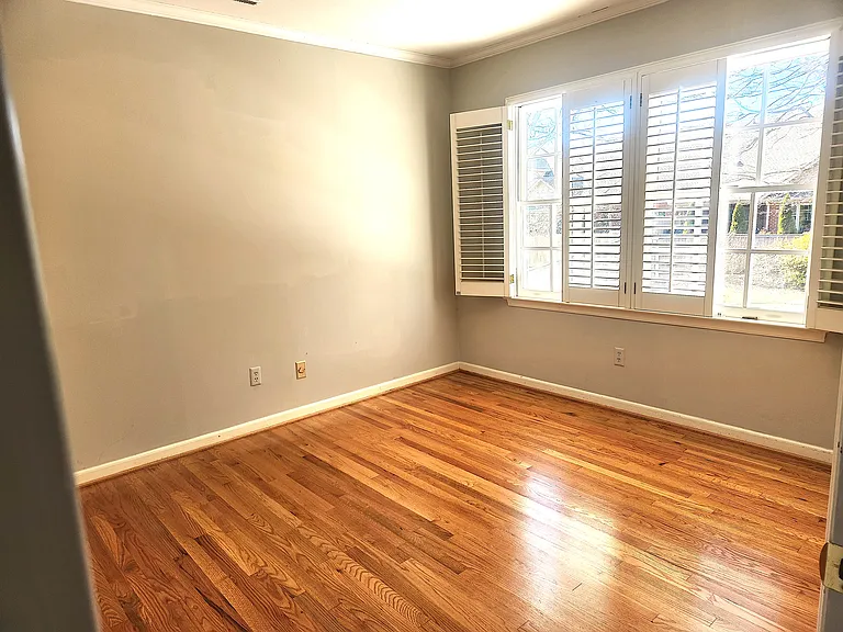 426 Devonshire Ln — Photo 11