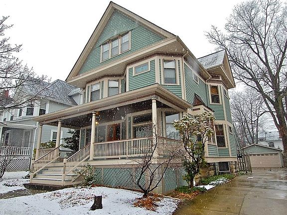 2nd image of 1456 Grace Ave