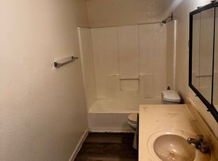 2311 Planz Rd APT 8, Bakersfield, CA 93304