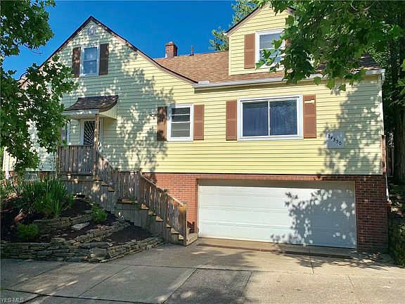 3rd image of 24350 Hawthorne Dr