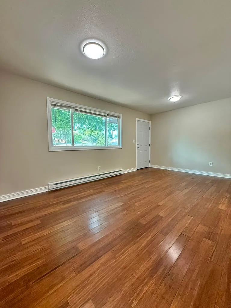 Newly Updated Duplex - First 30 days Free!! — Photo 2