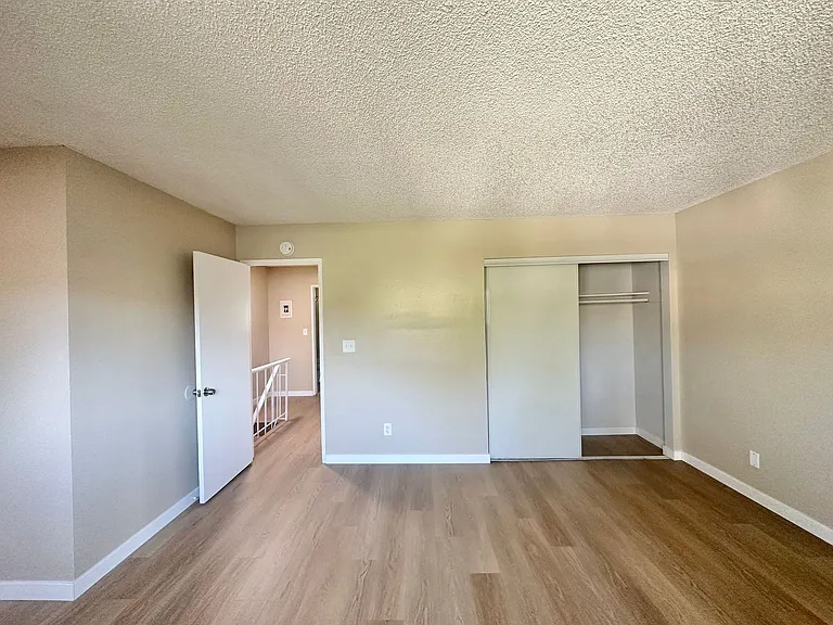 Huntington Clay Apartments — Photo 13
