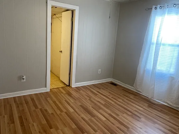 (undisclosed Address), Bristol, VA 24201