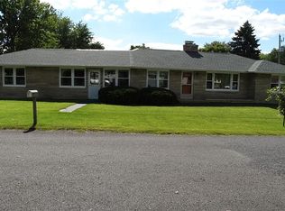 601 E 5th St, Mackinaw, IL