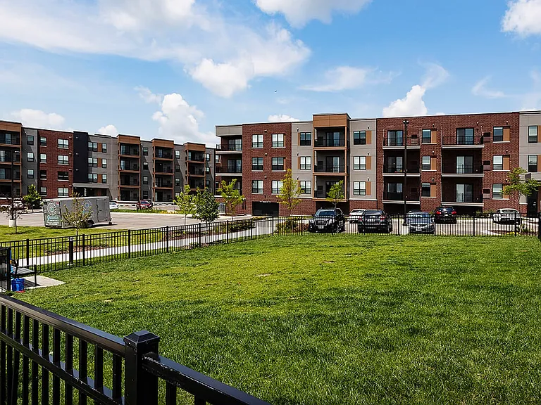 Eastpark Apartments — Photo 6