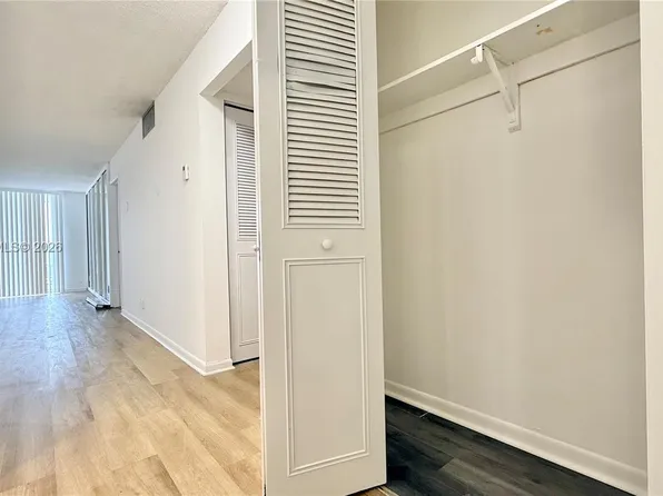 1830 Dixieanna St, Hollywood, FL