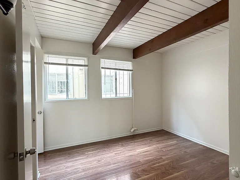 7032 Hawthorn Ave #4 — Photo 6