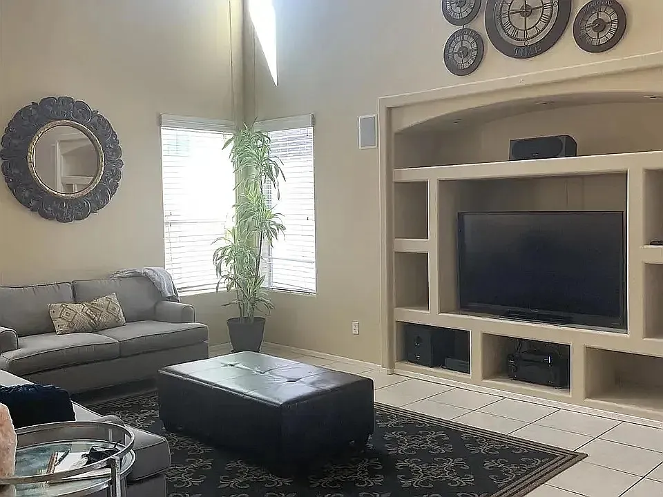5 bed, 3200 sqft, $3,495 — Photo 3