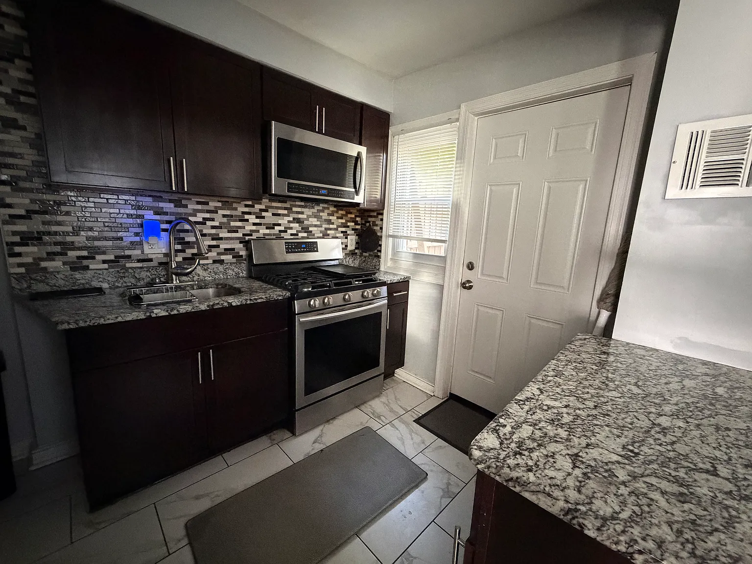 2 bed, 1100 sqft, $2,800 — Photo 4