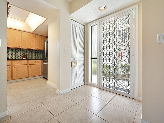 4th image of 701 Wingfoot Drive #D